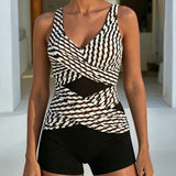 Tankini com Estampagem Geométrica e Design Cruzado